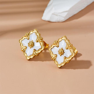 Ornate stud earrring in white & gold