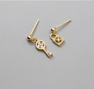 Padlock earring set in sterling Gold