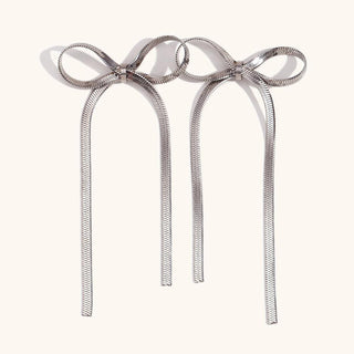 Flat chain bow earring in silver